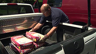 A man properly lifting something from a truck