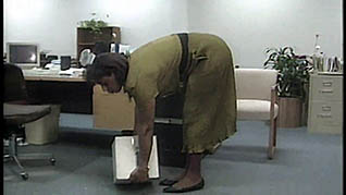 A women improperly picking up an object