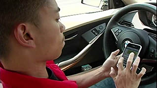 A man texting and driving